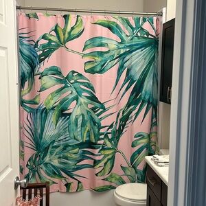 Very New. Used once in guest bath.